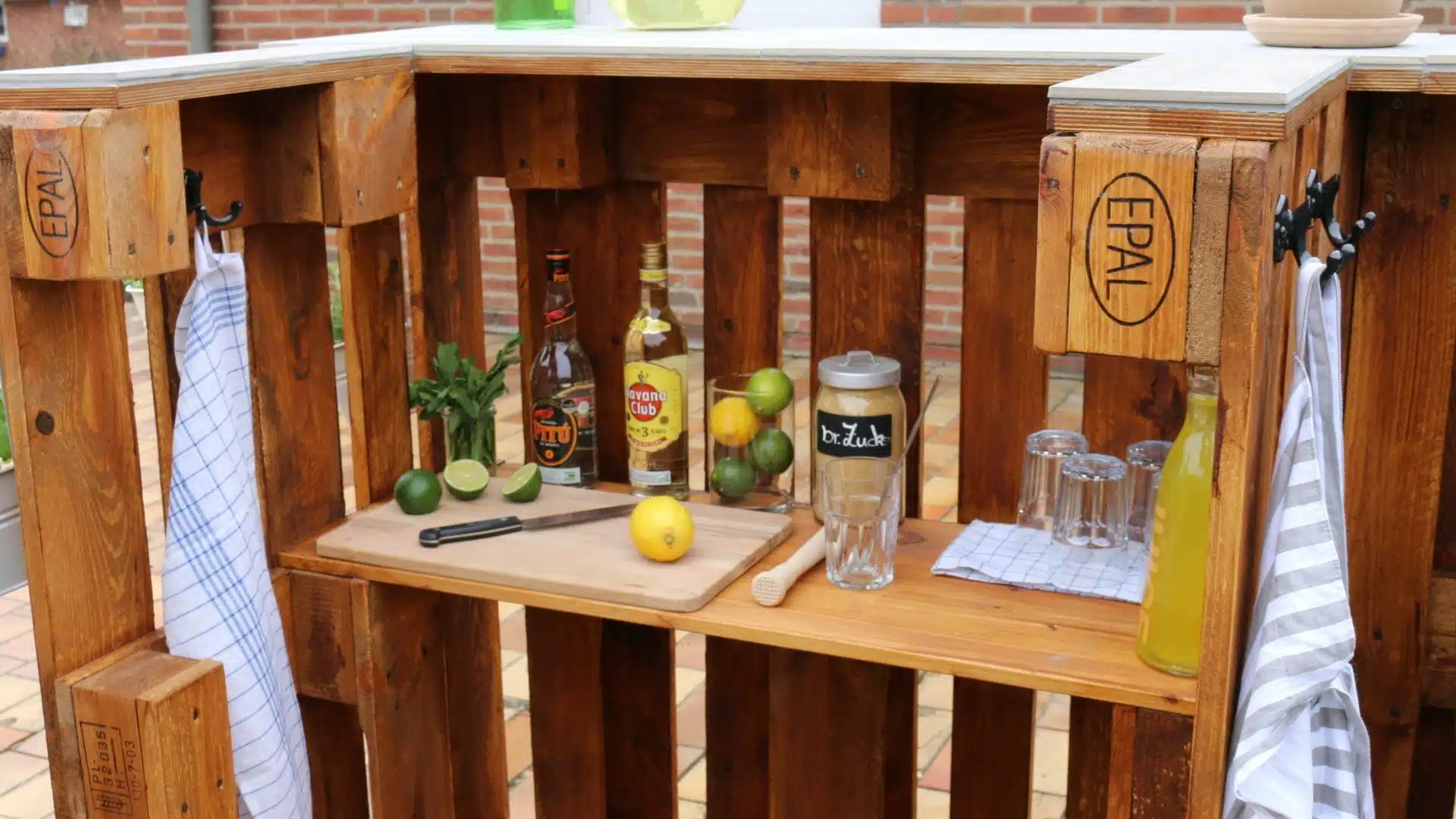 Garten-Bar selber bauen: 3 Tipps für Outdoor-Bars